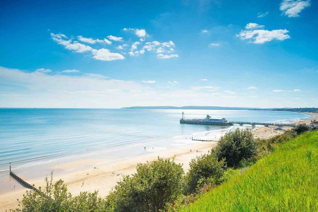 Spacious 4 Bed Rooms, Parking, Garden And Near Parks, Beaches And University Bournemouth Exterior foto