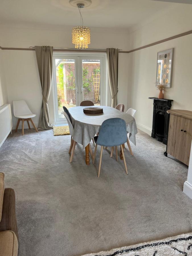 Spacious 4 Bed Rooms, Parking, Garden And Near Parks, Beaches And University Bournemouth Exterior foto