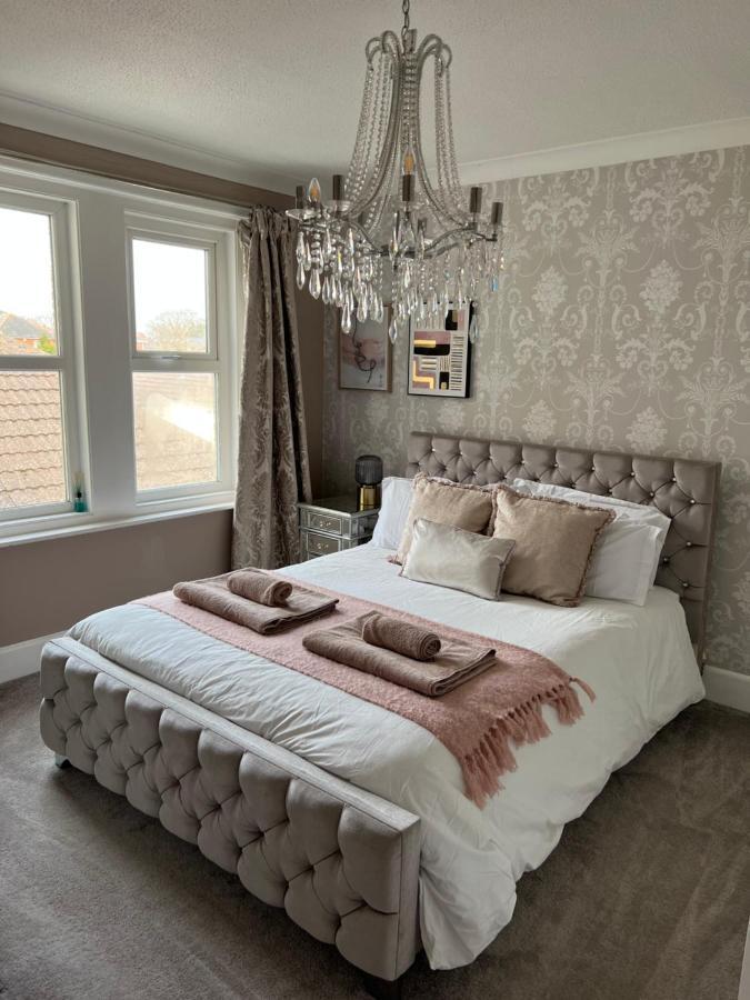 Spacious 4 Bed Rooms, Parking, Garden And Near Parks, Beaches And University Bournemouth Exterior foto